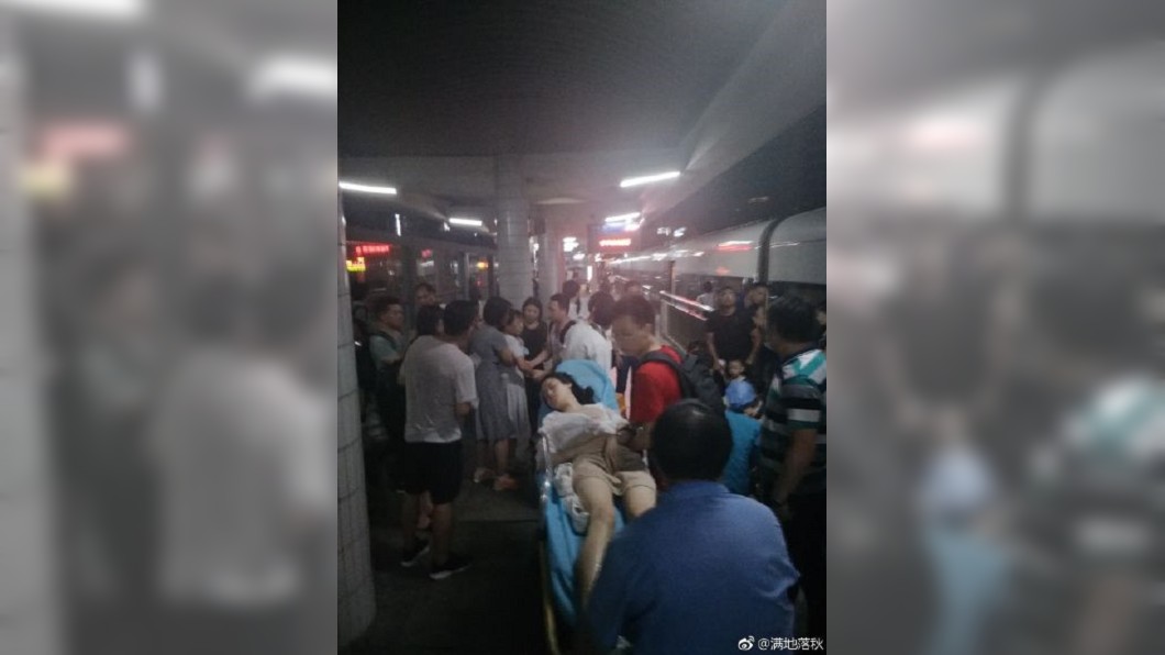 悶熱、沒食物　陸廣深鐵路故障22列車受困