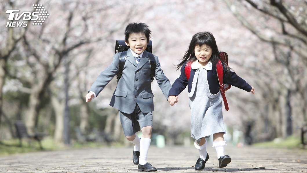 日小學提倡無書包 課本筆記全放學校