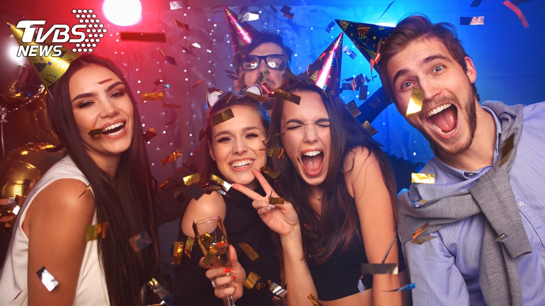 搭頭等艙等不到生日祝福 他下機後氣哭投訴給差評