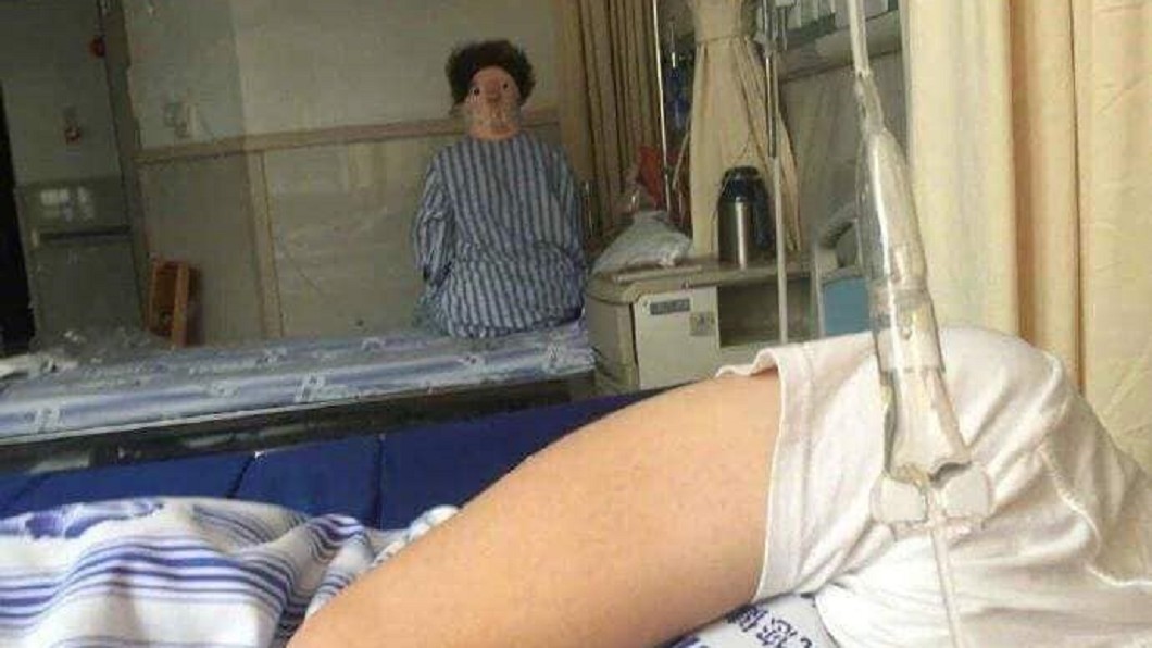 一早驚見「殺人魔」坐床邊等你醒 他嚇到剩半條命