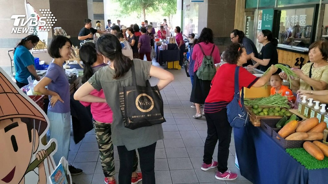 看好市場 屏東小農前進高雄長庚擺市集