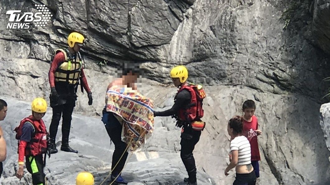 烏來溺水6歲女童找到了 父淚捧愛女遺體