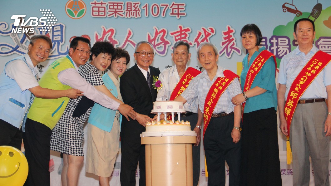 表揚模範父親 徐耀昌:女力崛起男兒當自強