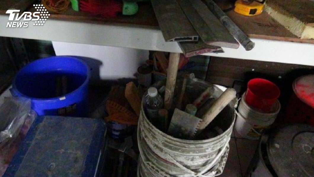 主嫌許姓男子本身從事室內裝潢的工頭,藉由提供毒品控制員工,甚至還藉此苛扣薪水。(圖/TVBS)