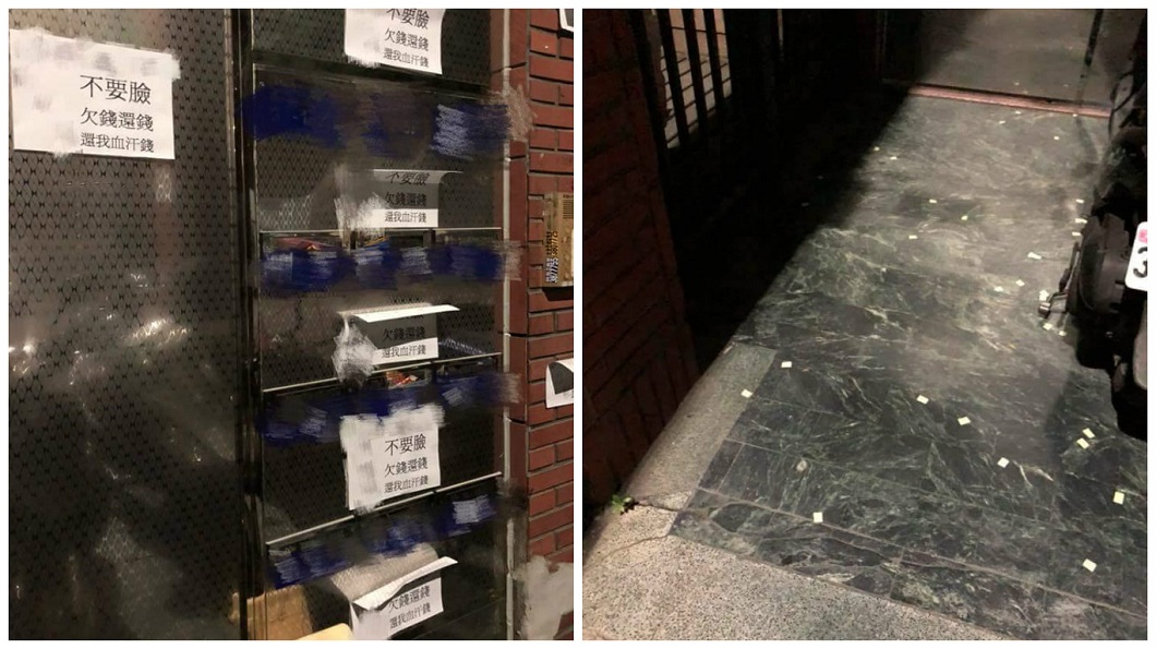 除了大門和牆上都被貼滿外，地上還遺留滿地垃圾。(圖／翻攝自爆料公社臉書粉絲團)