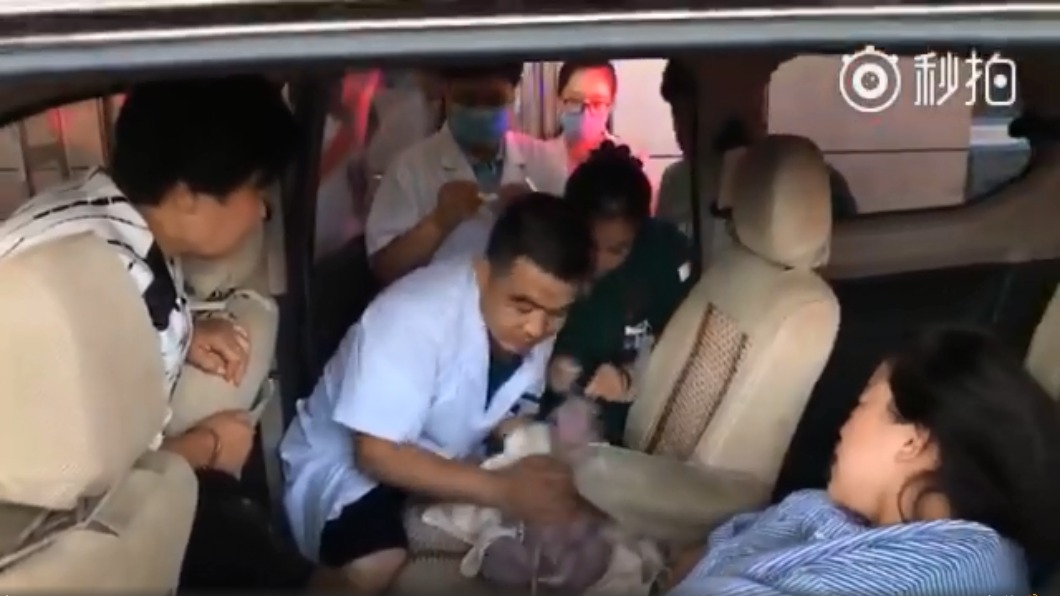 初生女嬰窒息發紫 醫生吸羊水救命:沒想到這麼鹹