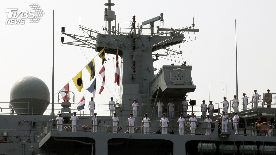 強化合作　英兩棲攻擊艦阿爾賓號抵東京