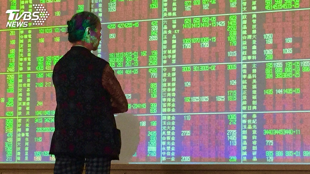蘋概股給力 台股攻上萬一關卡