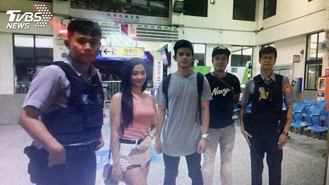 23歲菲男拿結婚舊照跨海尋父 暖警當翻譯助團圓