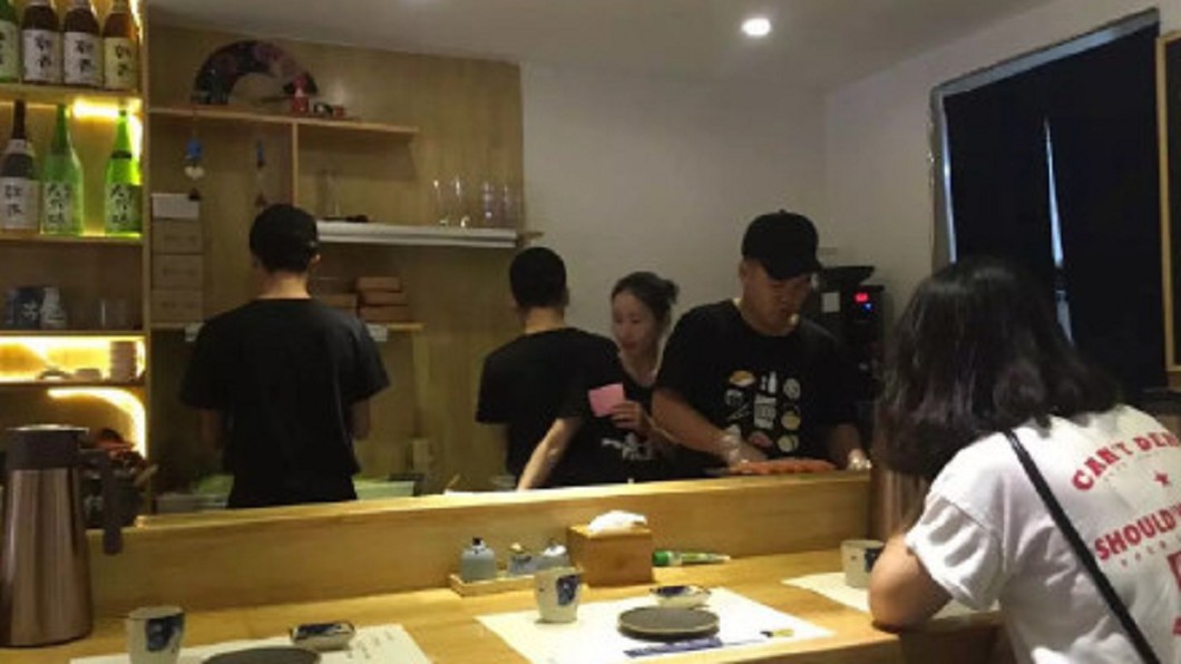 噁…鵝肝炒飯加料「牙齒」 店家:可能是豬的