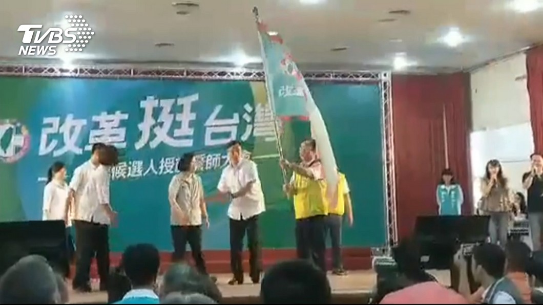 防總統再跌倒隨扈變多 封路沒通知店家反彈
