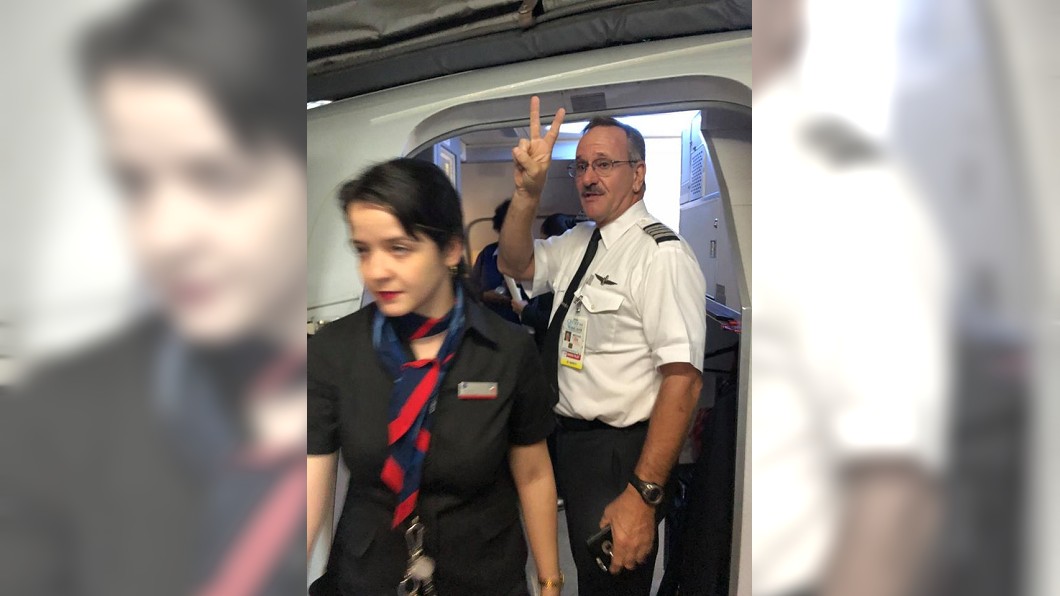 幫大提琴多買座位仍被趕下機 空姐扯:飛機太小