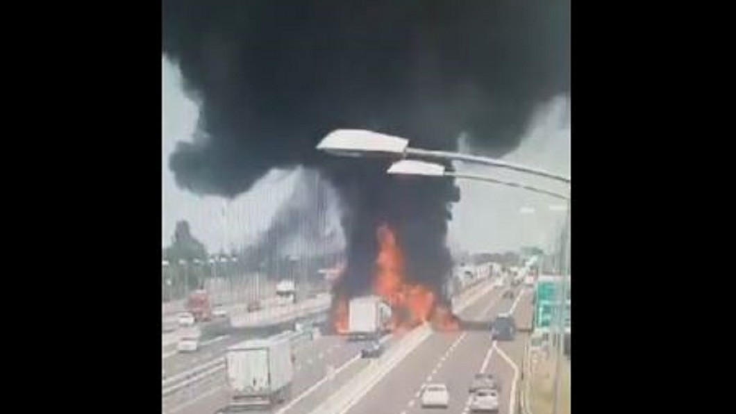 義大利高速公路油罐車追撞! 爆炸3死67傷