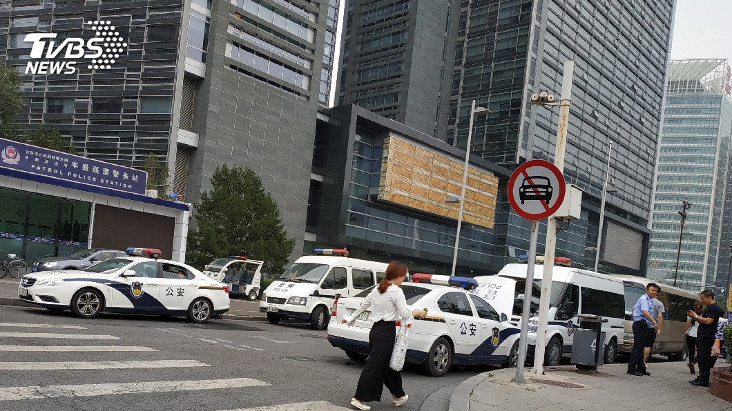 直擊北京金融街維穩　上百警力包圍銀監會