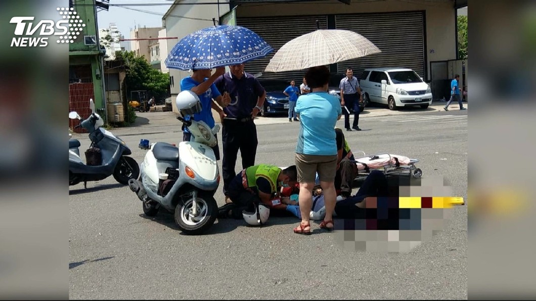 女警值勤遭車衝撞　拋飛2層樓高小腿骨折送醫
