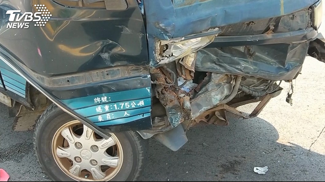 女酒駕衝撞廂型車　8旬翁慘拋飛車外
