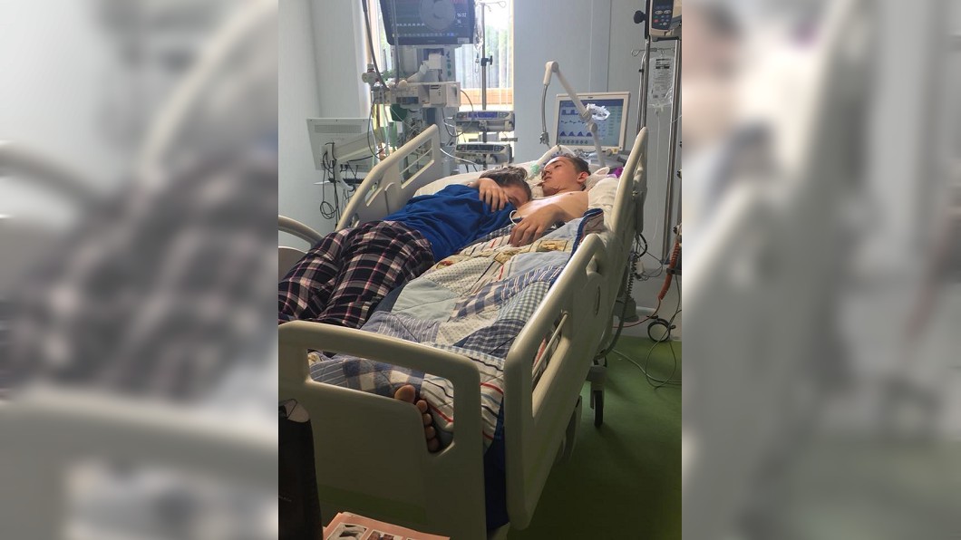 16歲少年溺水腦死 拔管前女友最後擁抱照令人淚崩