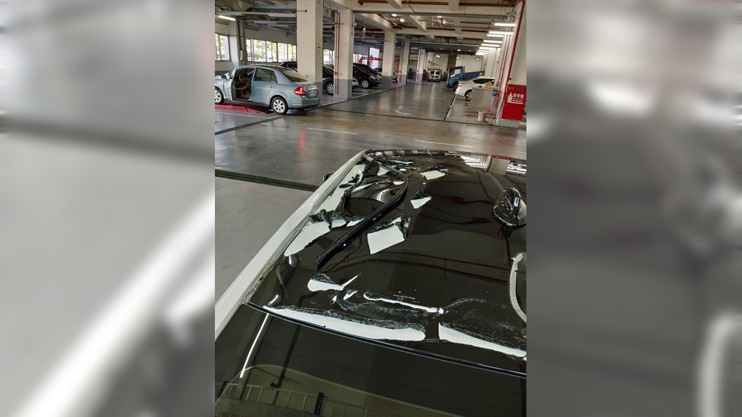愛車送原廠保養…車頂凹陷炸裂 車主哭:上次輪胎還裝反