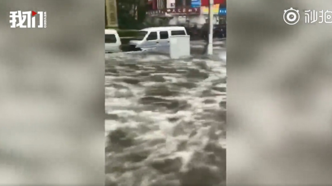 大陸瀋陽出現大暴雨。圖/翻攝自微博