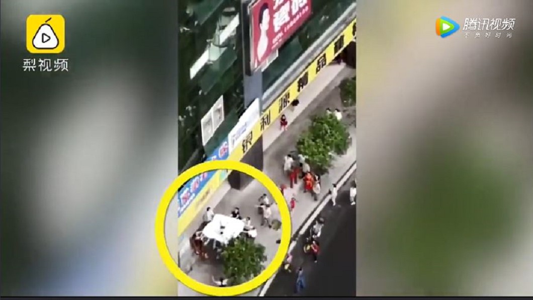 驚險!7歲童從8樓墜落 民眾合力拉床單救援