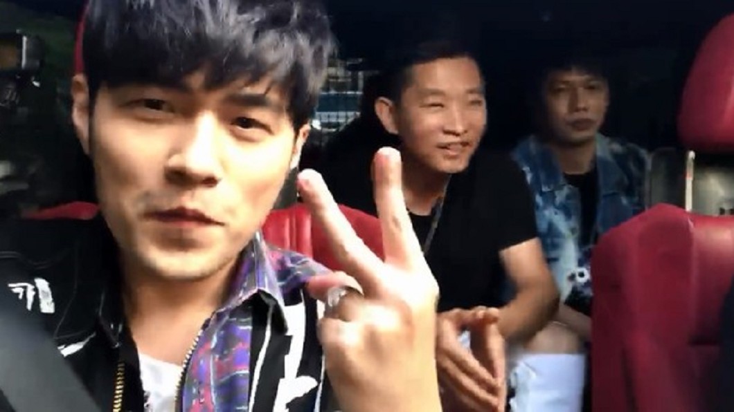 狂一波！黑人載周杰倫跑山「拍MV飆歌」超嗨