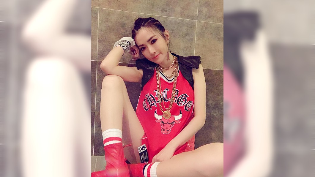 謝金燕隔半年登台! 顴骨變小、蘋果肌顯眼