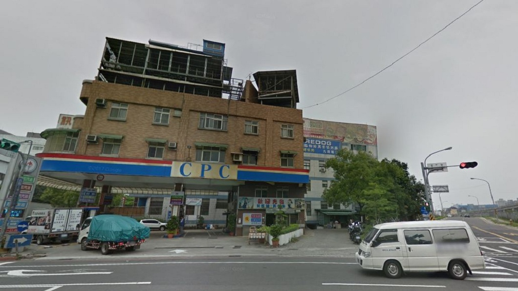 加油站共構3層樓鴿舍 超大違建恐釀「隱球菌」散布