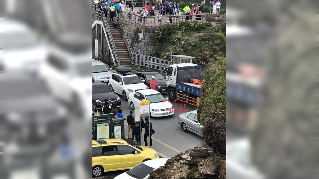 武嶺逆向遭貨車按喇叭 凌志駕駛竟「下車嗆聲」司機