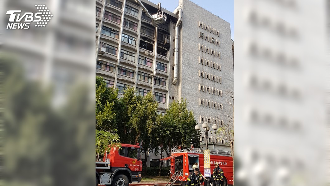 台北醫院火警釀9死16傷 檢消調查原因