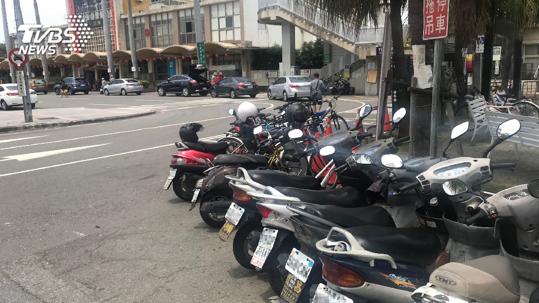 員林彰化火車站周邊機車違停嚴重　警加強取締