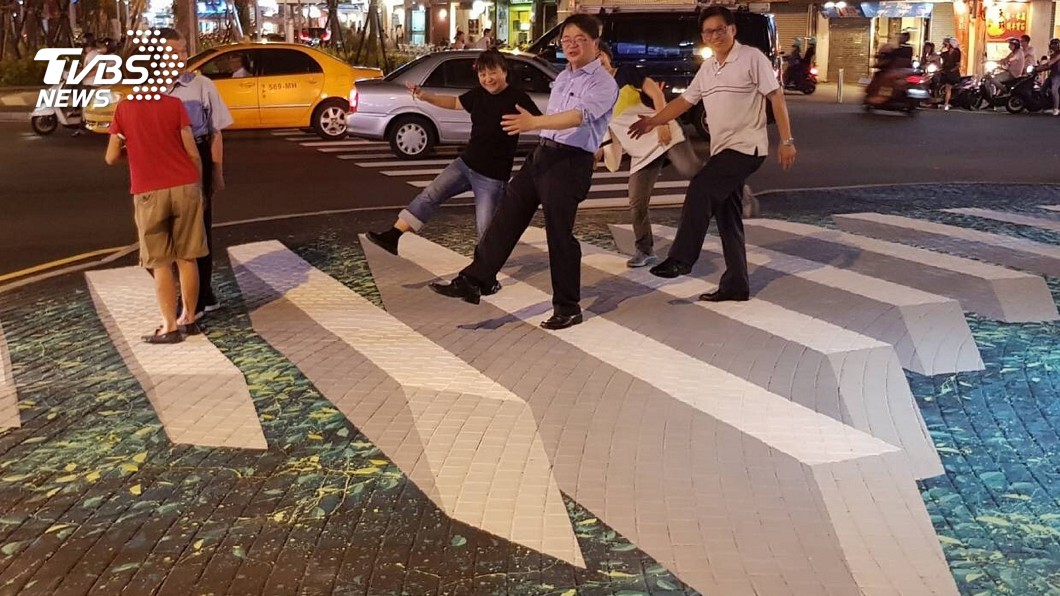 台南推街道美術館 李孟諺試玩狂拍照