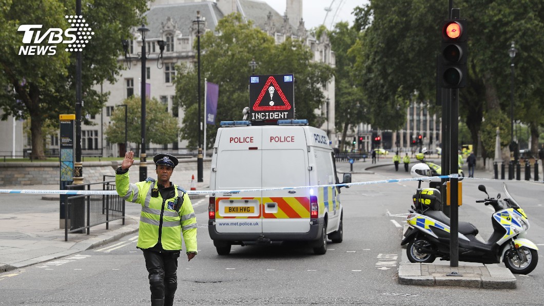 英國國會大廈外汽車衝撞 數人受傷