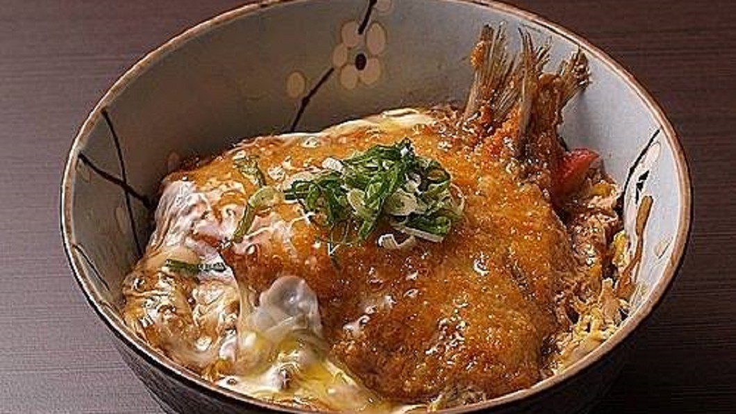 專賣竹莢魚丼飯 東京10坪小店排隊美食