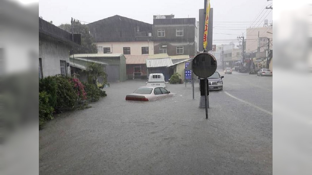 大雨狂炸!員林淹成水鄉 民怨:誰能治水一定當選
