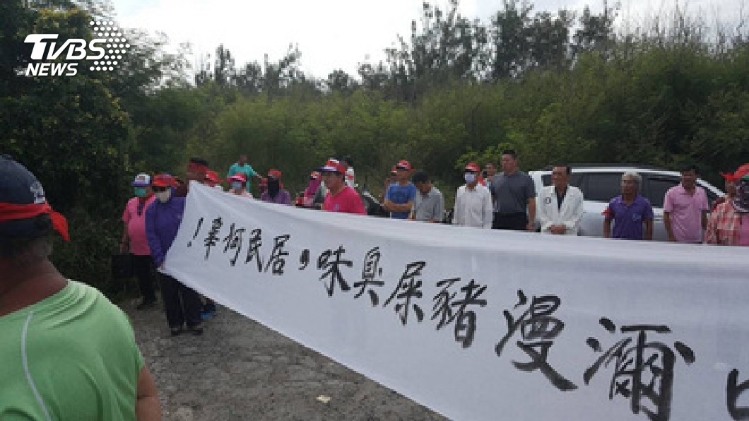 馬公居民抗議豬場飄臭30年 飼主同意離牧