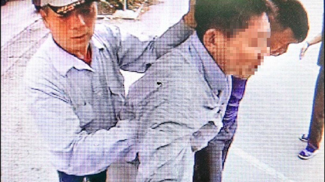 搶修供電驚動虎頭蜂 台電所長困半空遭螫命危