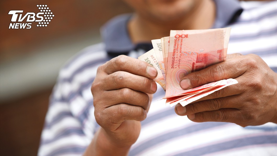 赴陸領高薪? 網分析:扣完保險稅金「只能吃香蕉」