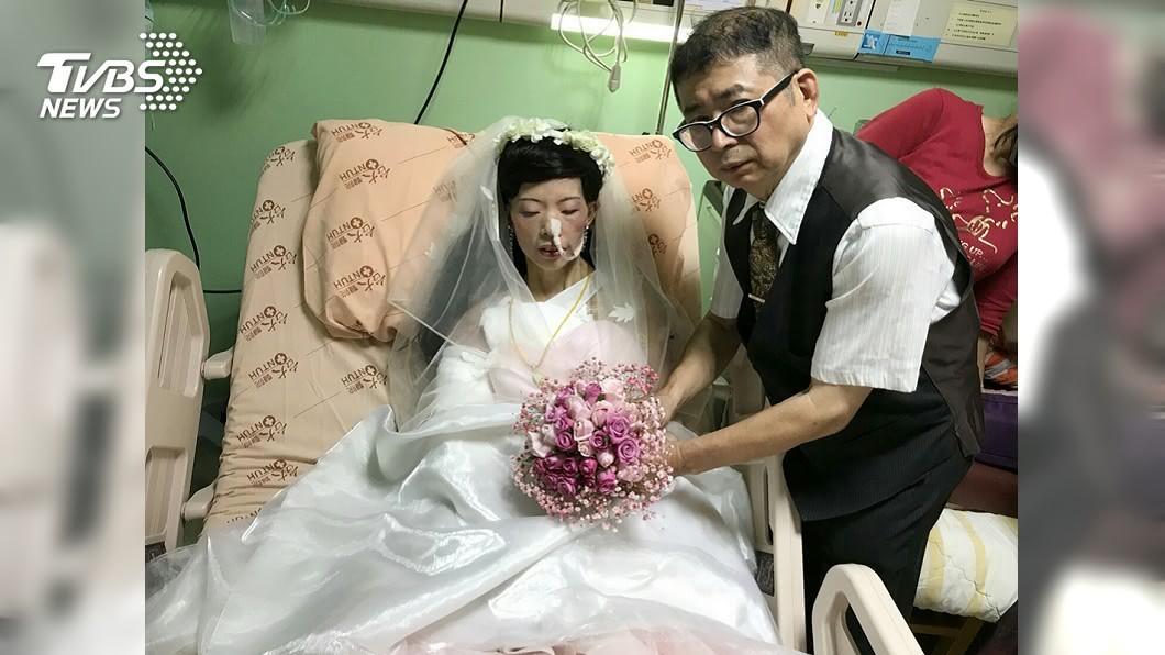不懼病魔阻 相愛17年病逝前4天終披白紗