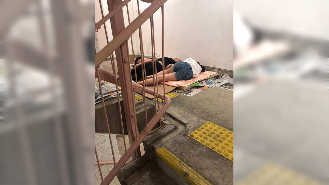 3妙齡女熟睡樓梯間　網驚：現場變停屍間？