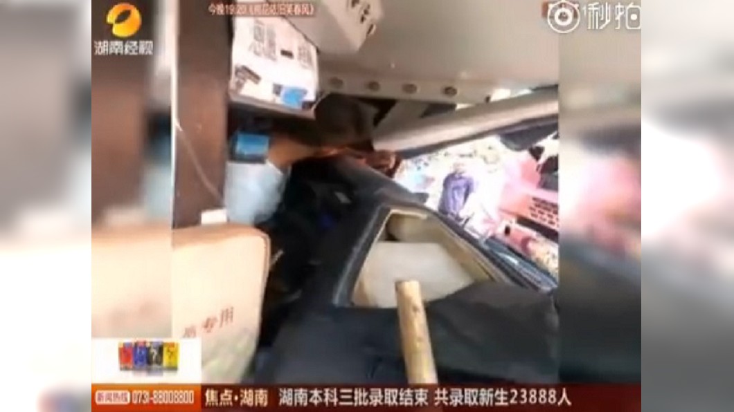 巴士司機捨身擋逆向車 「1命救38命」卡駕駛座失血亡