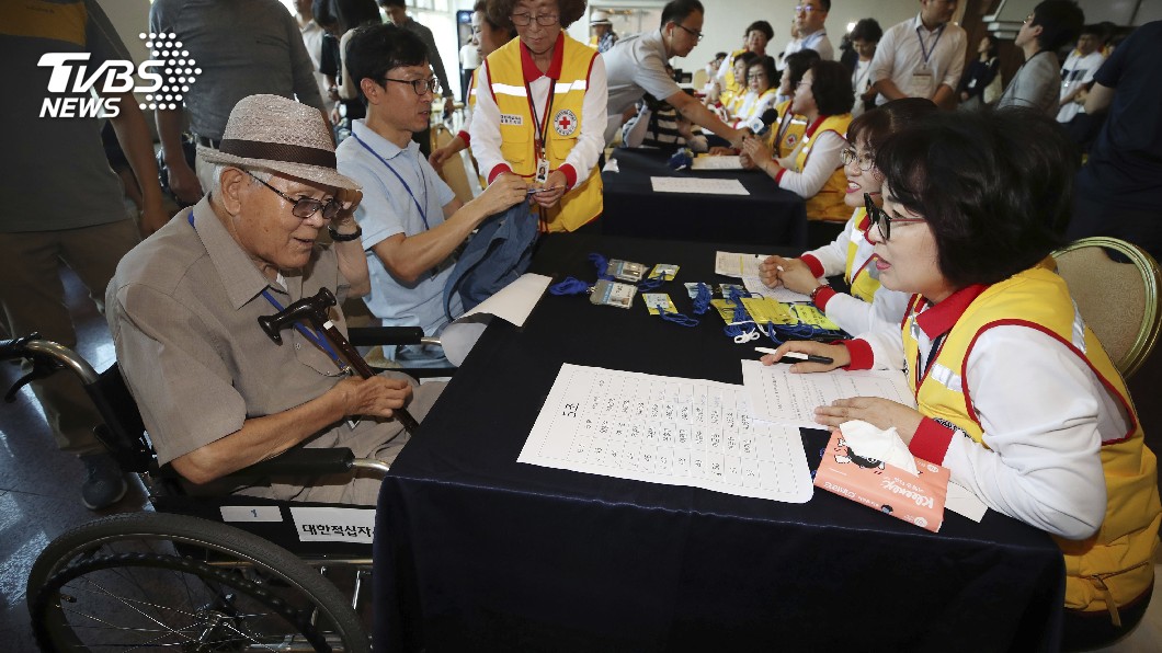 兩韓離散家庭聚會 有人帶上全部家當