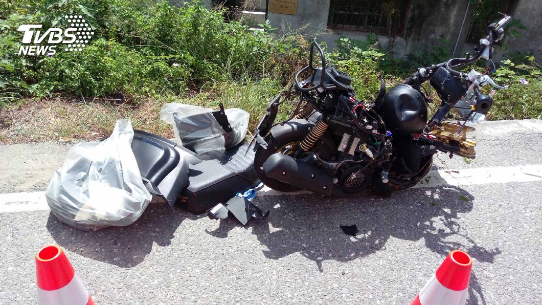 17歲少年騎新機車撞公車 命喪海岸公路