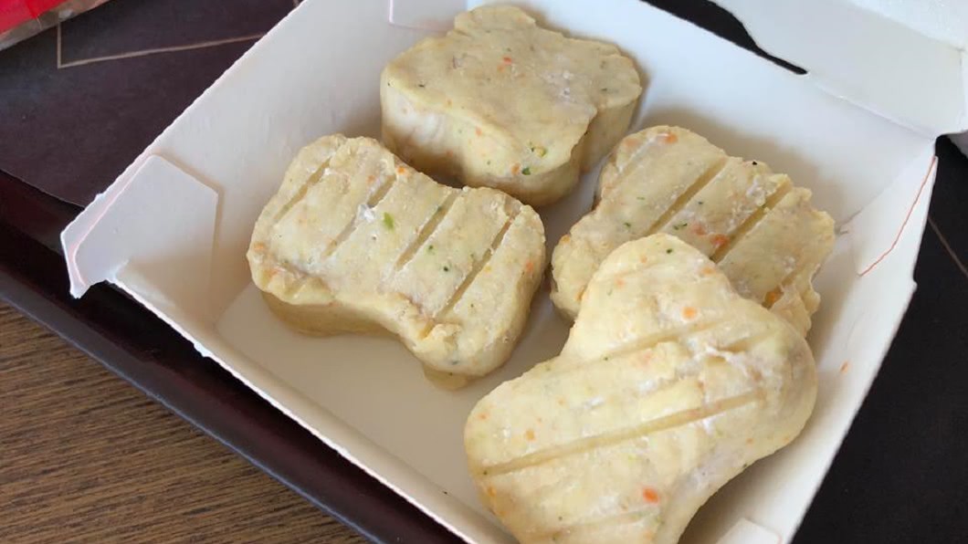 一口咬麥麥鷄。圖／翻攝自 臉書