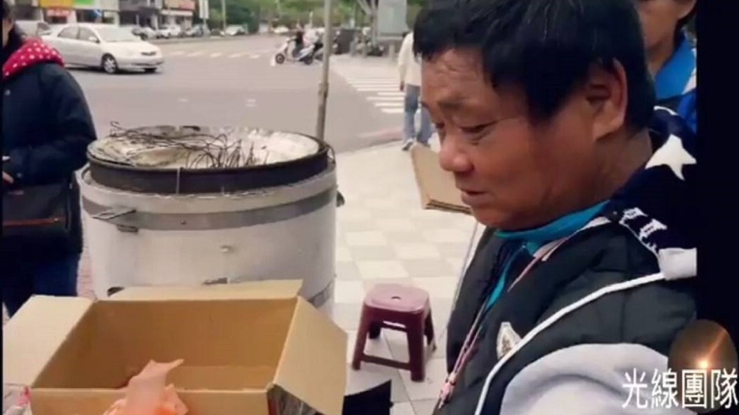 給我一條生路…罹癌掛尿袋賣地瓜　卻被攻擊裝病騙錢