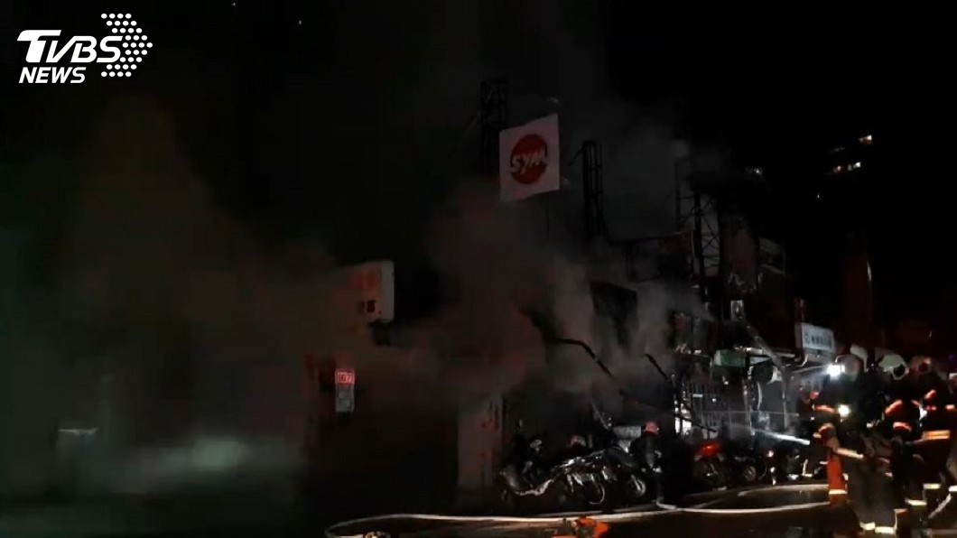 快訊/北市早餐店燒大火! 30輛消防車急搶救