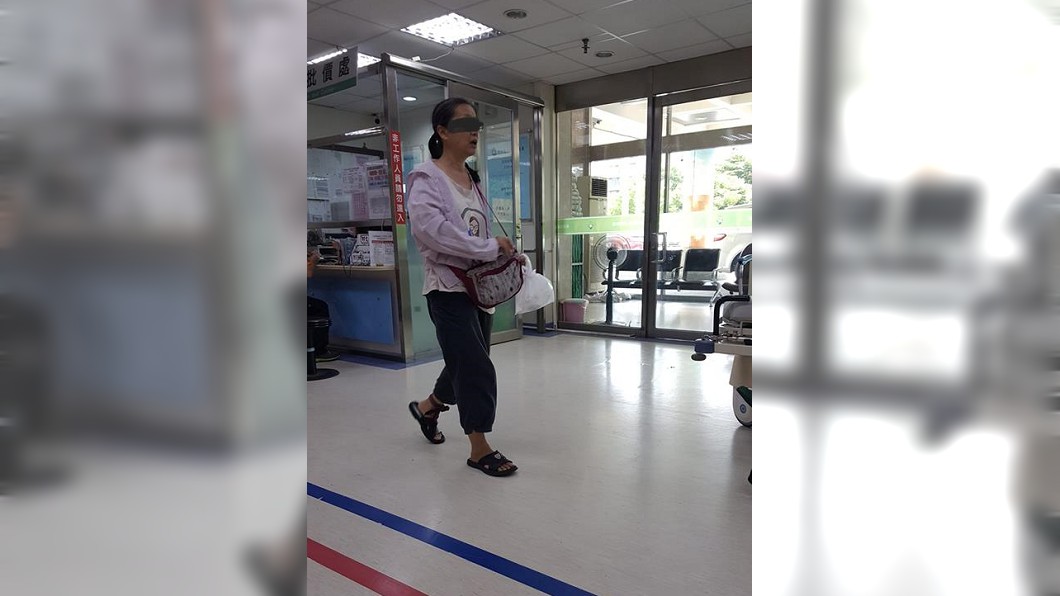 被咬傷...她竟打包蛇進急診室淡定掛號 路人全看呆了