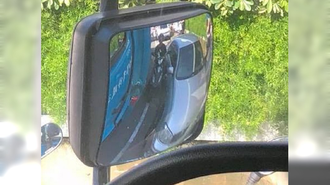 後照鏡一看又見「不要命騎士」大車司機:我還想生存