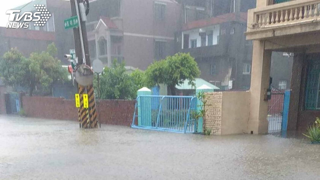 熱帶低壓豪雨襲南台灣 高雄各地紛傳災情