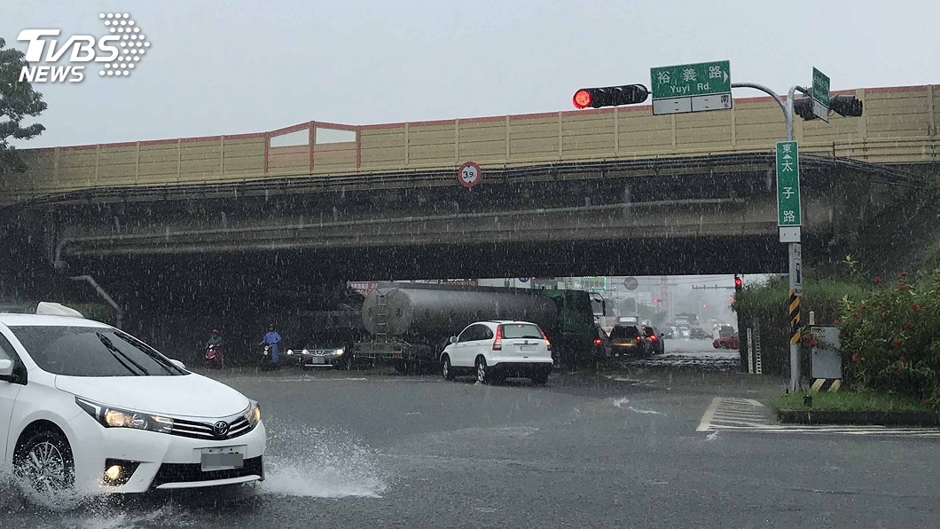 台南雨勢持續增強 近1/3行政區列一級淹水警戒