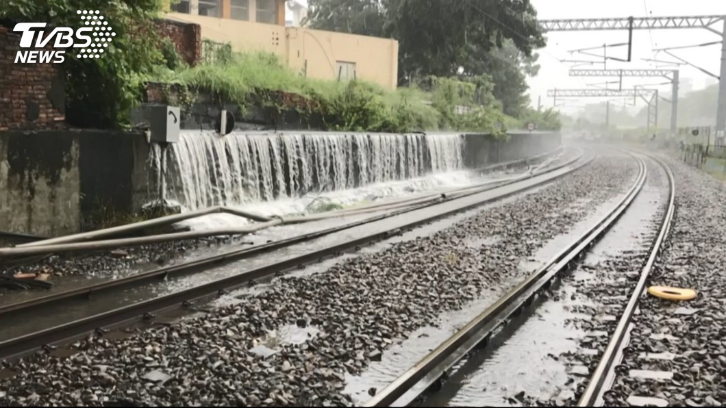豪雨襲南台灣 台鐵南下自強號只到嘉義